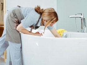 Cleaning An Acrylic Bathtub
