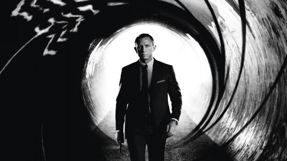 James Bond trailers